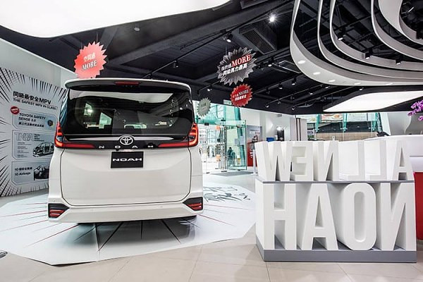 Toyota Noah Luxury 2022