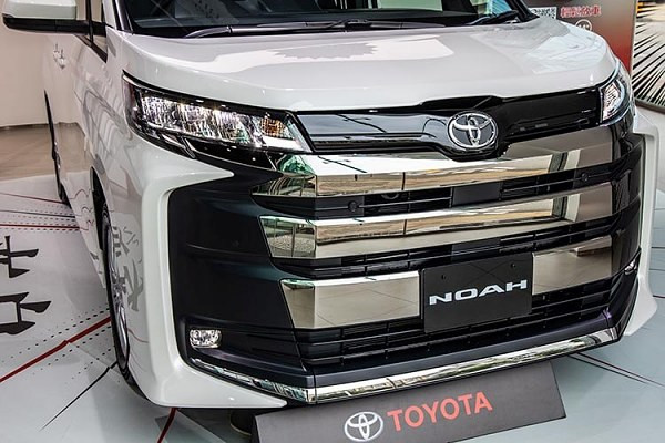 Toyota Noah Luxury 2022