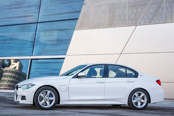 BMW 330e - 2015 【汽車資料庫 34119】
