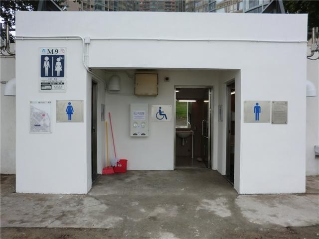 M9 友誼橋大馬路(近東方明珠)公廁